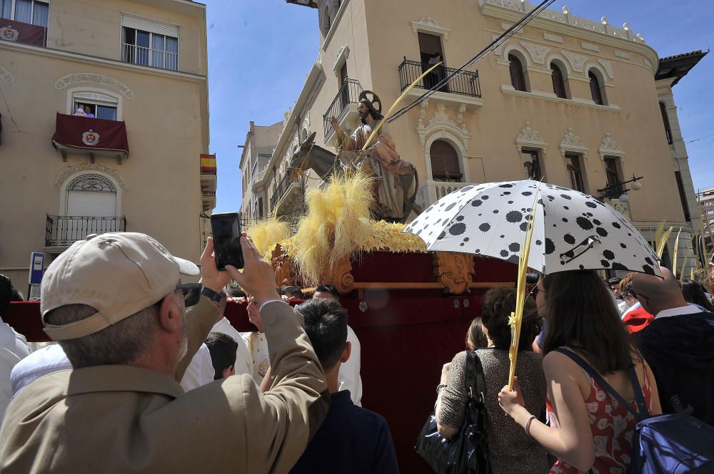 El calor es el gran protagonista en la procesión del Domingo de Ramos en Elche