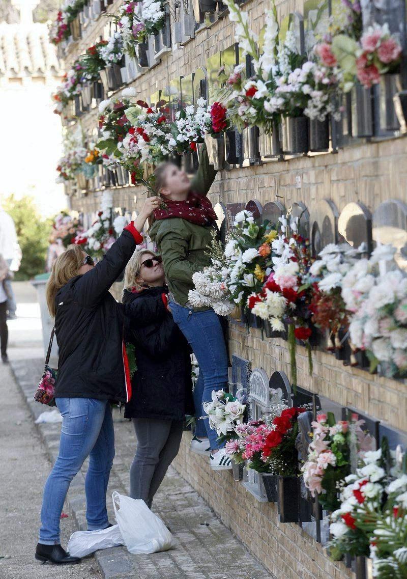 Día de Todos los Santos en el Cementerio de Zaragoza