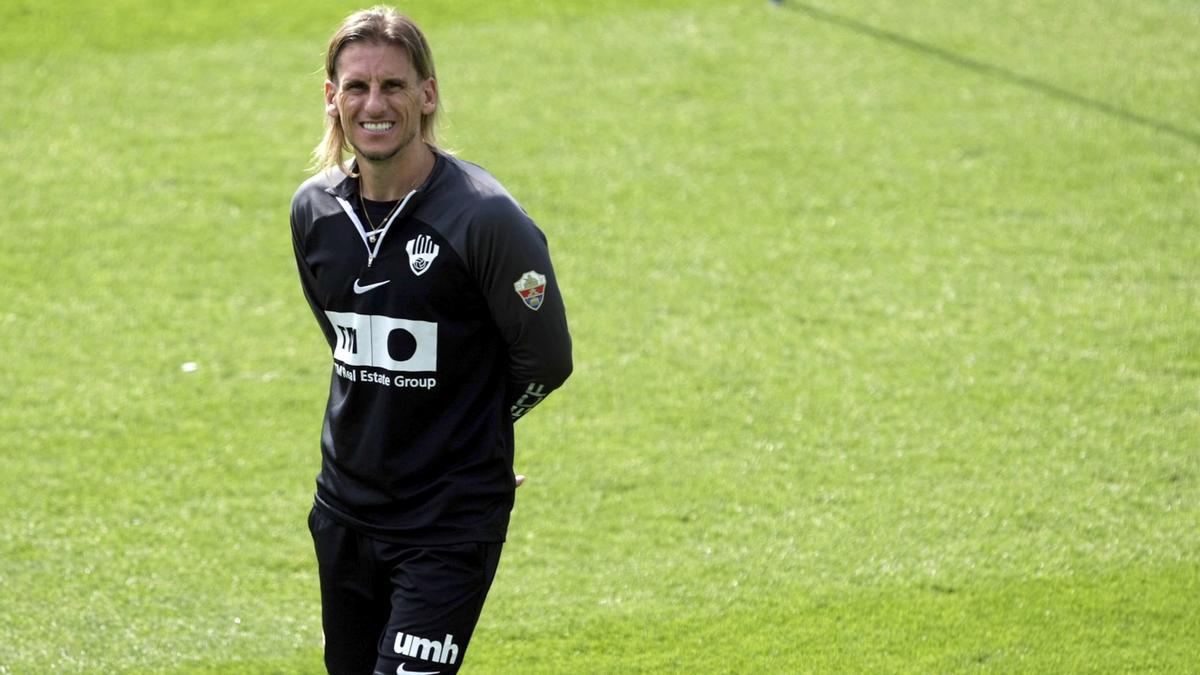 El entrenador del Elche CF, Sebastián Beccacece, durante un entrenamiento