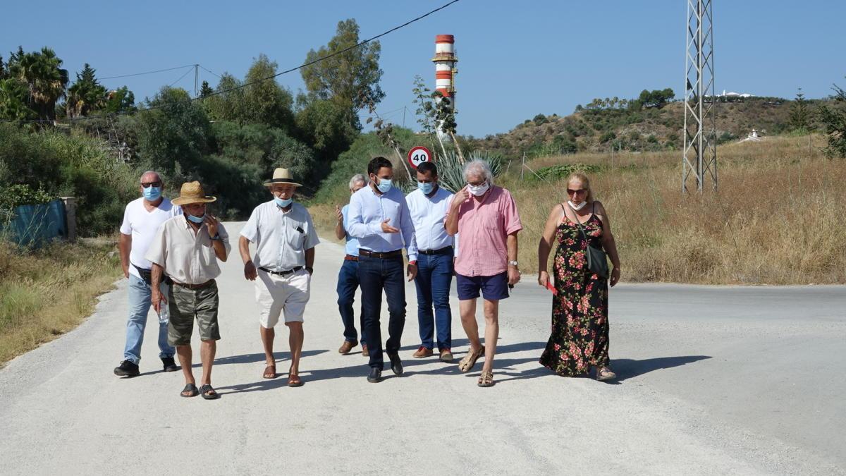 Daniel Pérez y Rubén Viruel con los vecinos.