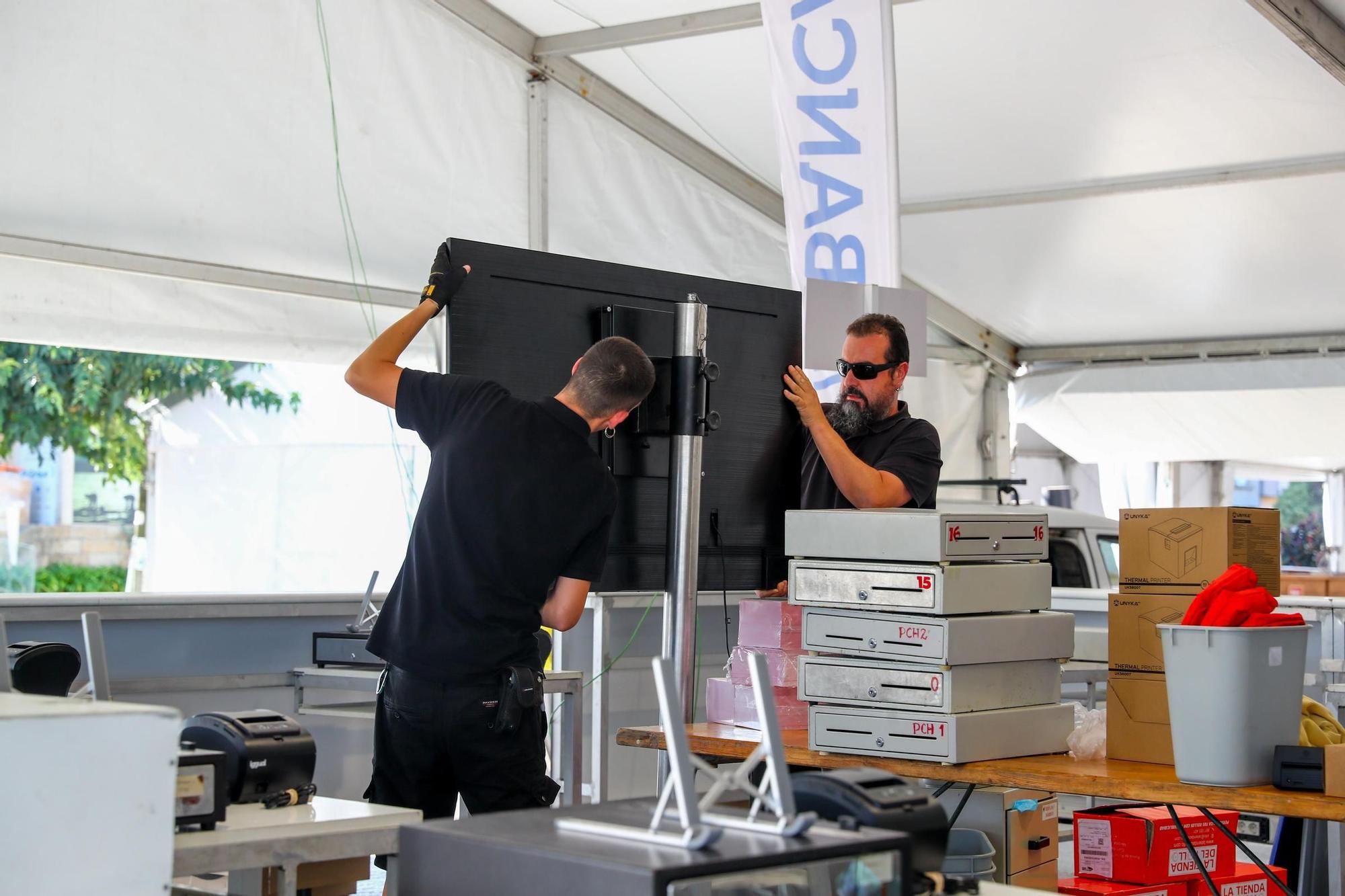 Los últimos retoques de la Festa do Marisco de O Grove.