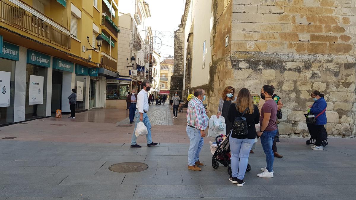 Calle de la Villa, junto a la iglesisa de San Mateo de Lucena.