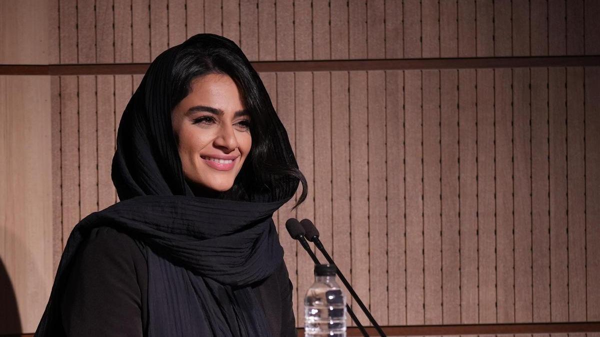 La cantante Hiwa Seyfizade, en un acto en Teherán en 2024