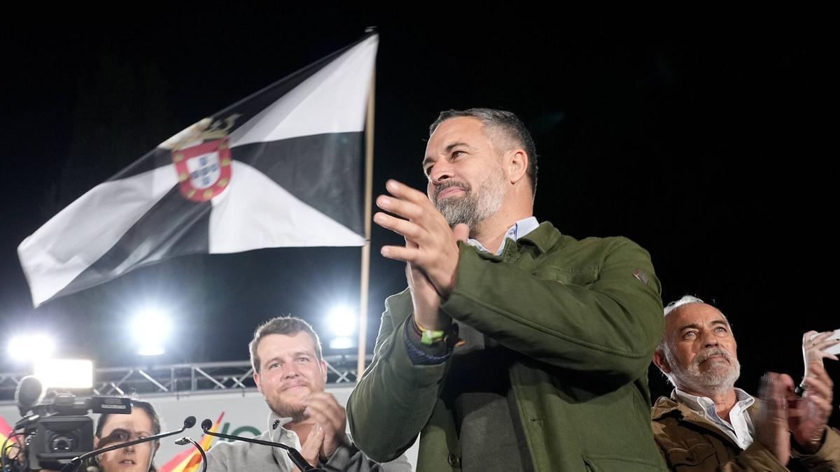 Abascal responde con tribunales a la cacerolada zamorana
