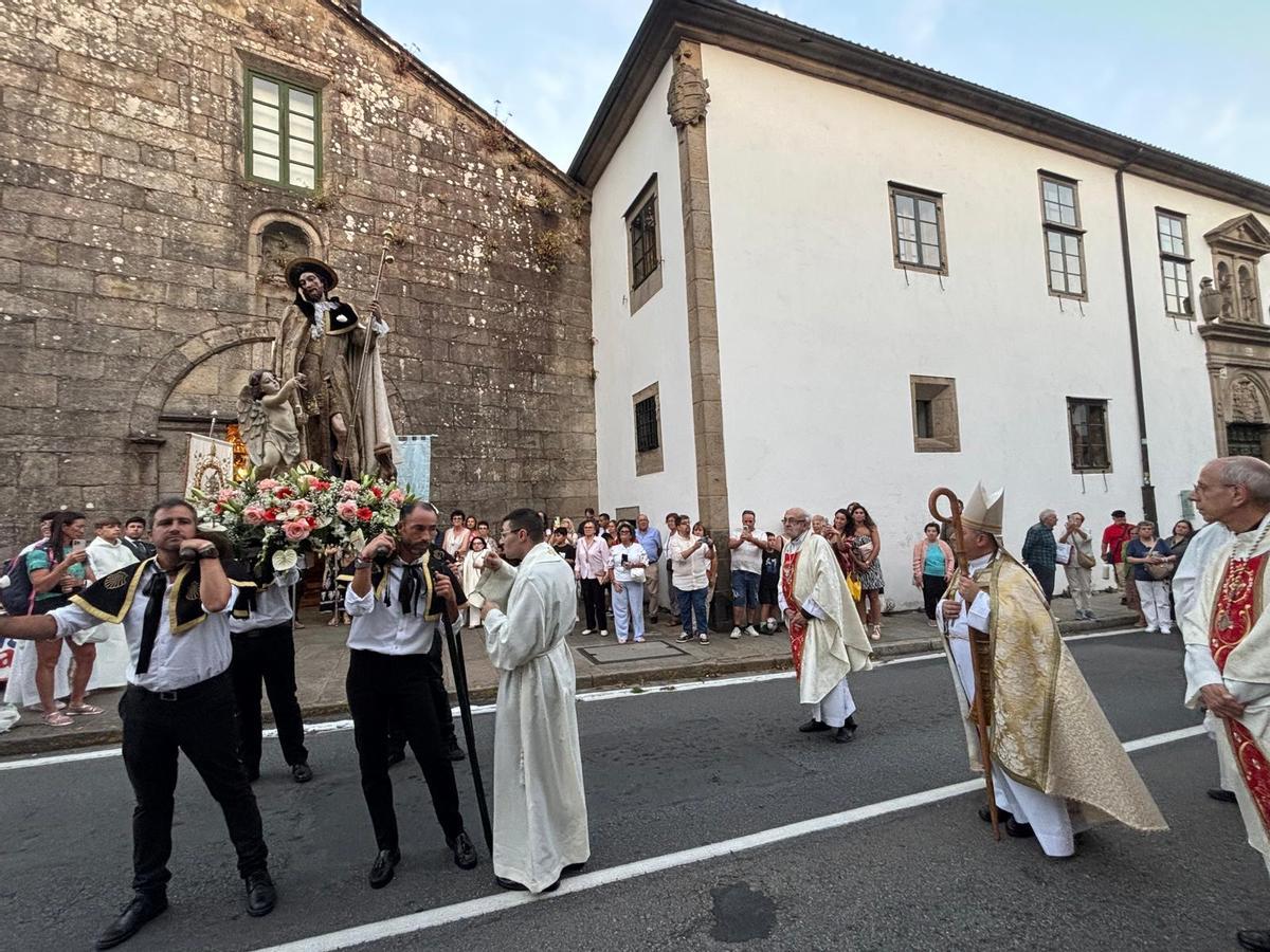 Santiago honra a San Roque con su tradicional procesión Santiago honra a San Roque con su tradicional procesión