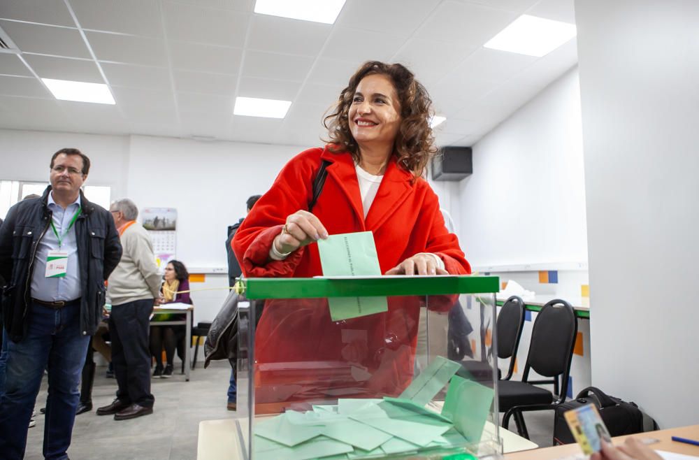 En Sevilla, la ministra de Hacienda, María ...