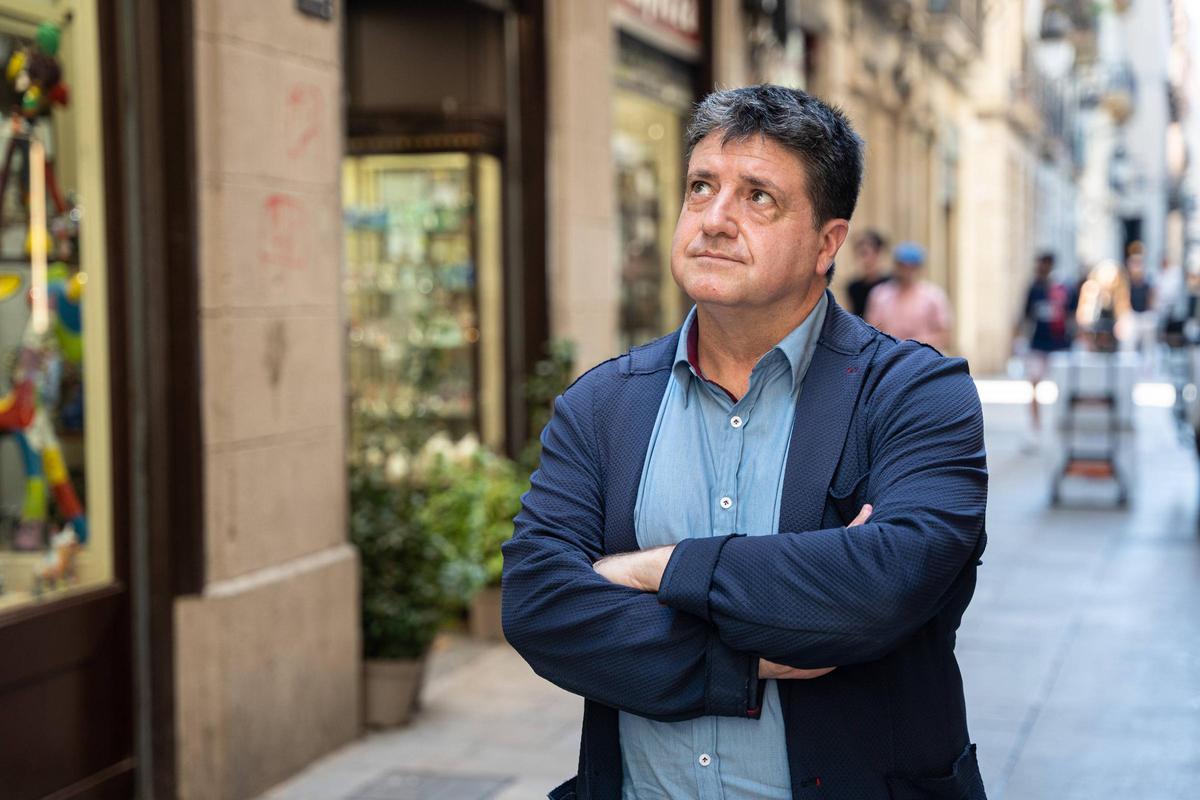 El comisionado Ivan Pera, en las calles de Ciutat Vella.