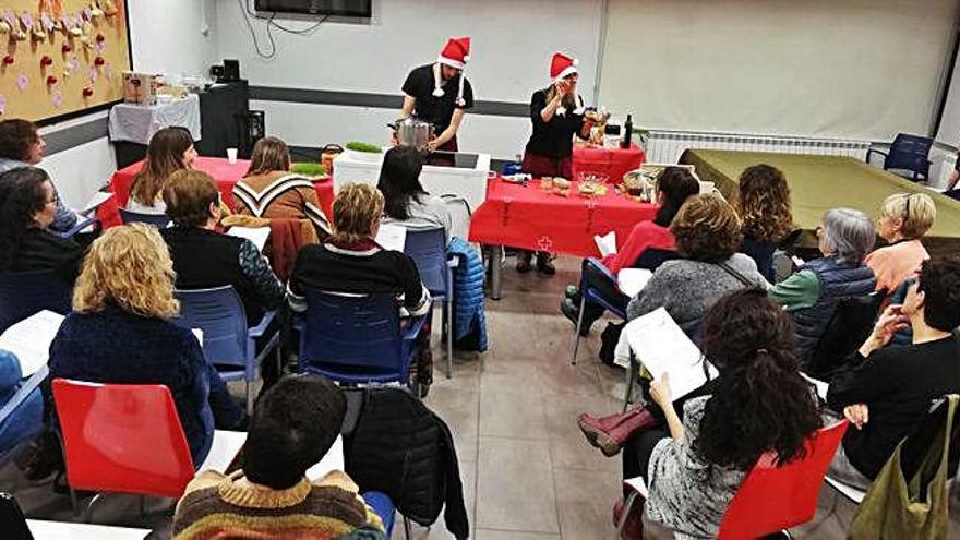 Taller de cuina dins de les activitats de Creu Roja Berguedà de la campanya de Reis d&#039;aquest Nadal