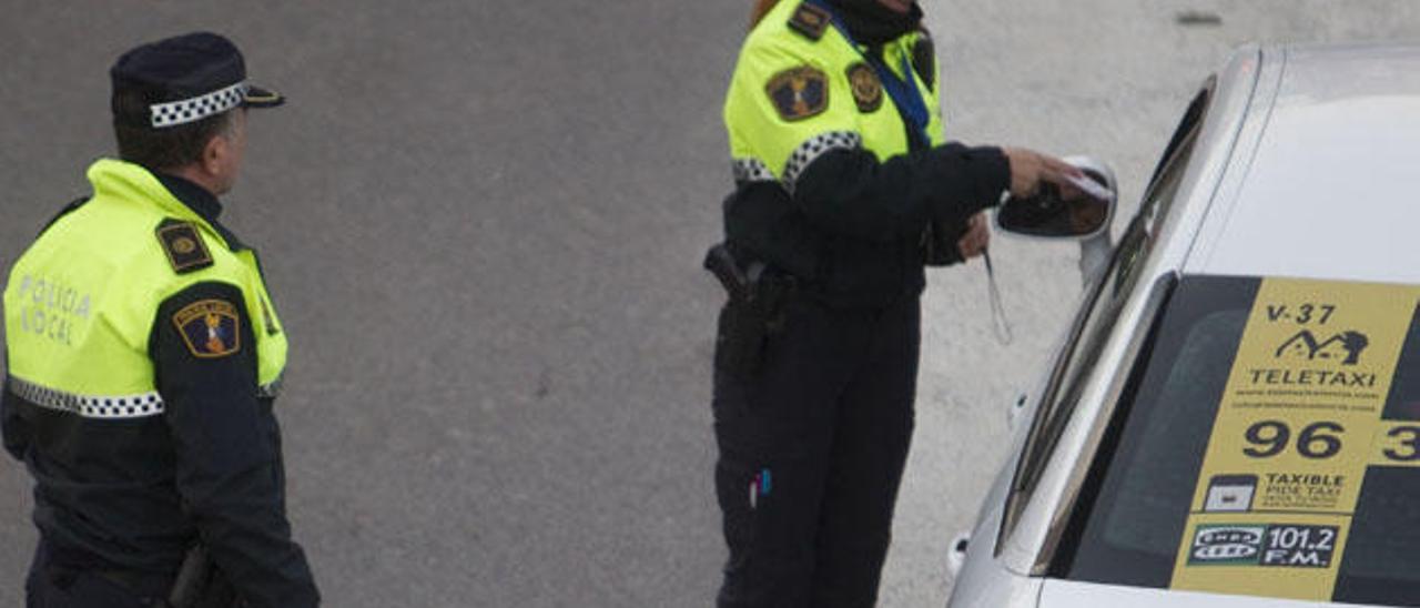 Policías locales se resisten a hacer controles de tráfico sin chalecos por miedo al yihadismo