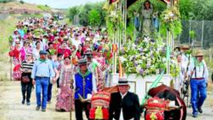 La Virgen de las Viñas bendice los campos durante su romería