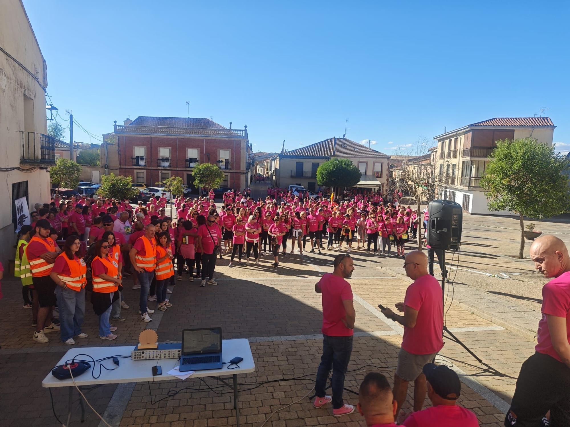 GALERÍA | La marcha de Fuentesaúco por el cáncer en imágenes