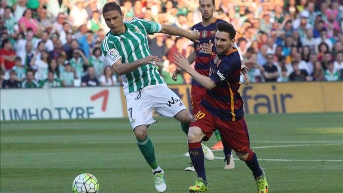 Joaquín, en un lance del juego junto a Leo Messi