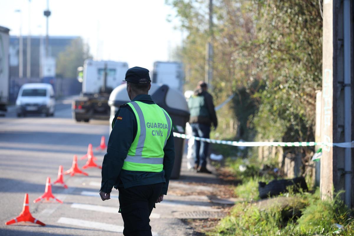 Guardias civiles en la zona en la que fue hallado el cuerpo de Judith.