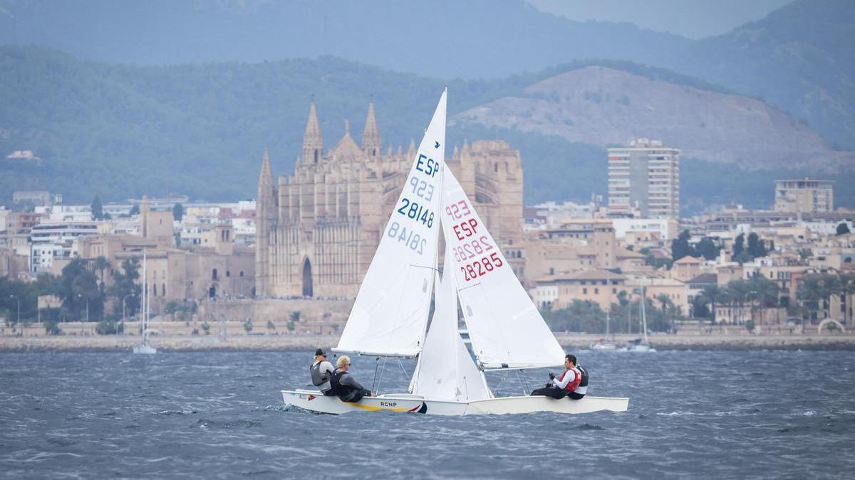 La tormenta acorta la segunda jornada de la Regata Audax Marina