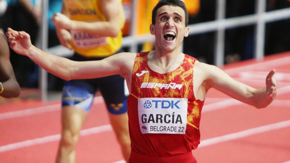 El atleta Mariano García celebra su victoria en el Mundial.