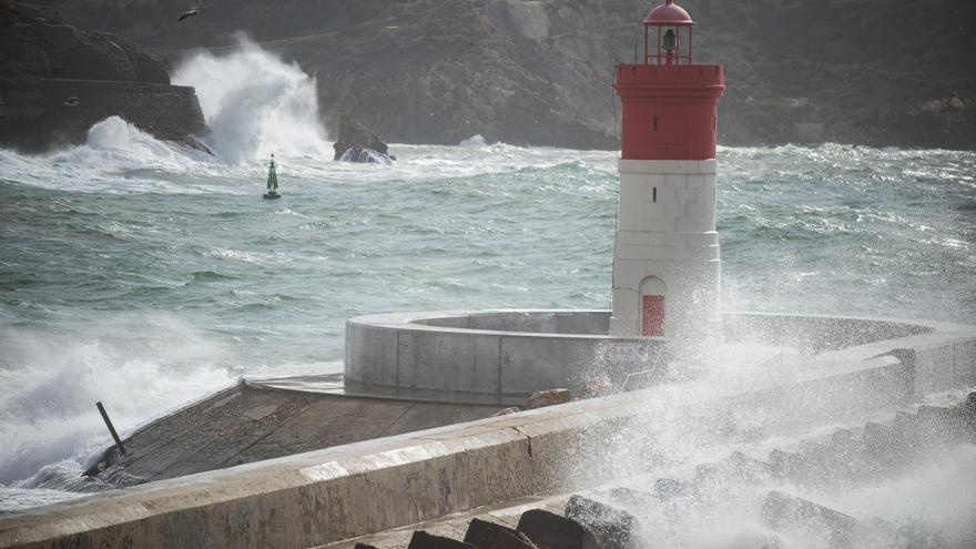 Encuentran un cadáver flotando junto al Faro de Navidad en Cartagena