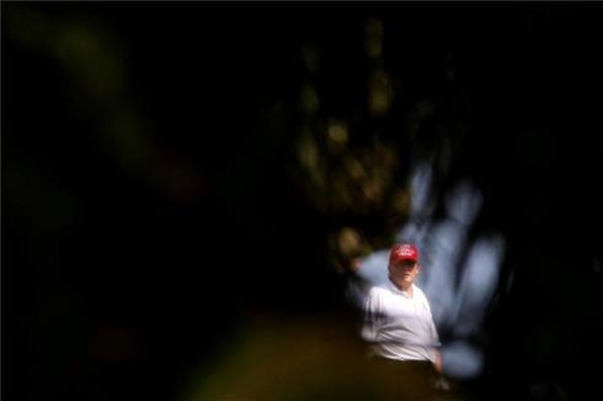 Els veïns de Trump debaten si té dret a viure a Mar-a-Lago Els veïns de Trump debaten si té dret a viure a Mar-a-Lago