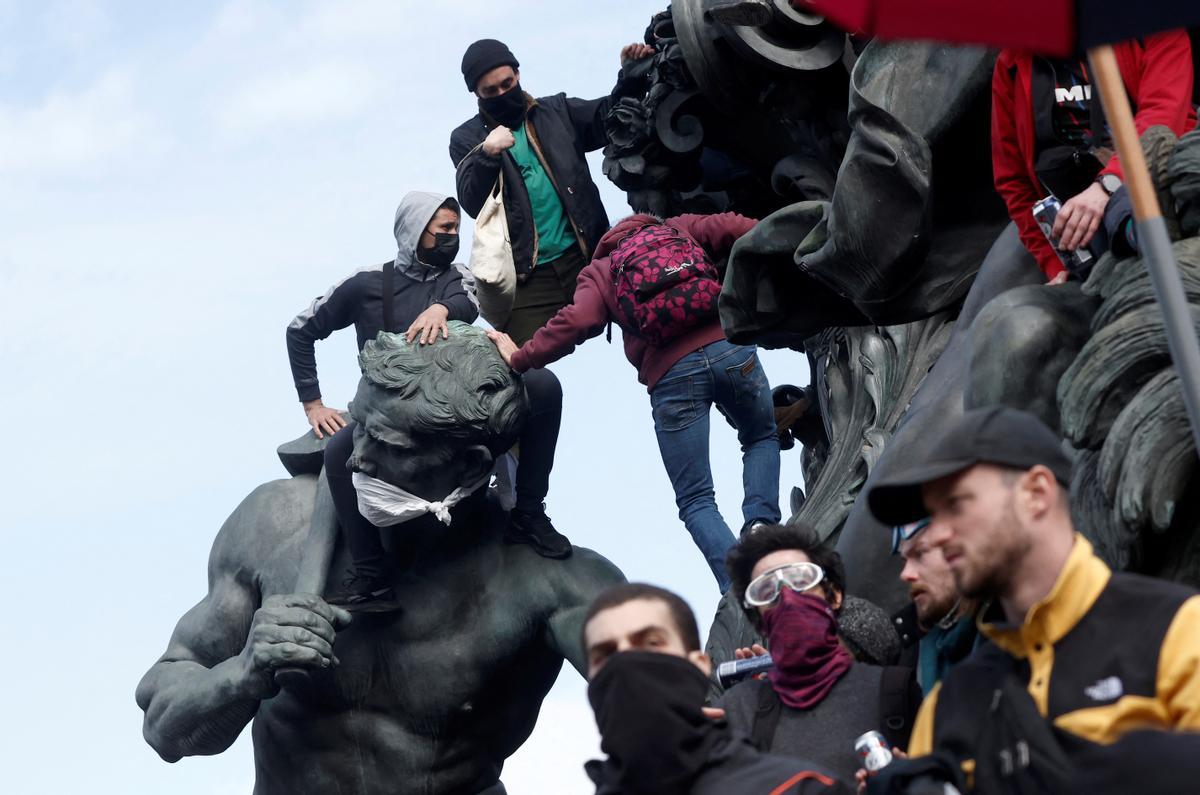 Traditional May Day labour union march in Paris