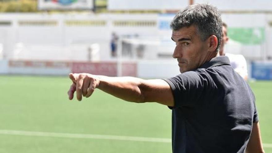 Vicente Parras, en un partido del Ontinyent.