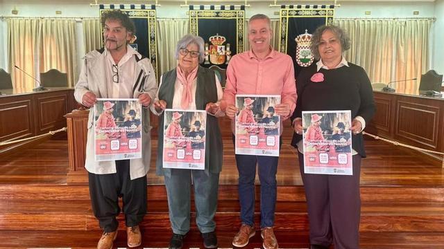 El alcalde, Luis Piña, junto a la madre y la tía de José Castro,  y el diseñador Cristobal Vidal presentaron el certamen. | D.P.