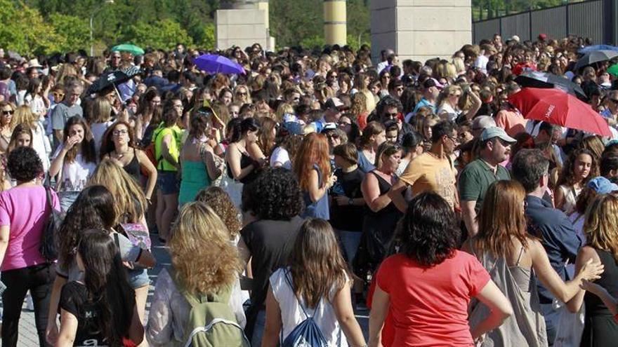 Largas colas y retrasos en los accesos al Calderón para ver a One Direction