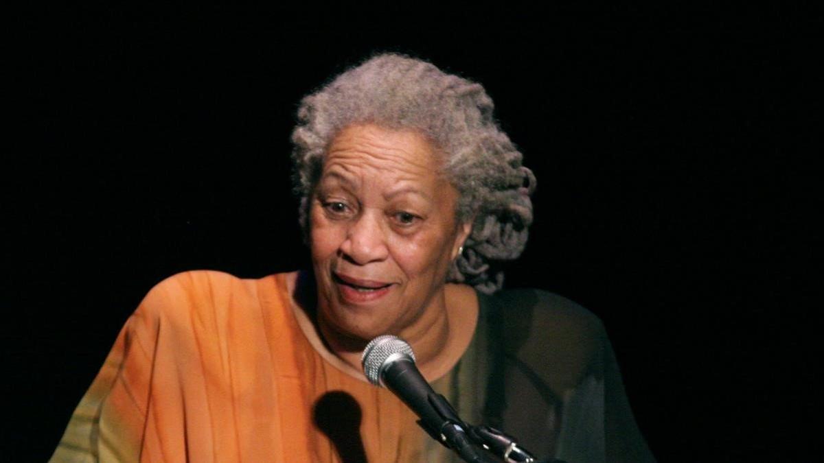 zentauroepp10580853 toni morrison speaking at  a tribute to chinua achebe   50 y190125172724