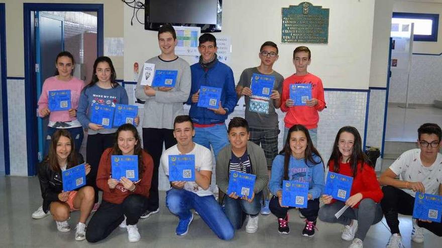 Los alumnos del instituto vilanovés premiado. // Cedida