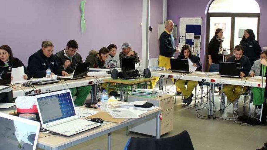 Uno de los cursos impartido en el Multicentro de Torneiros. // FdV