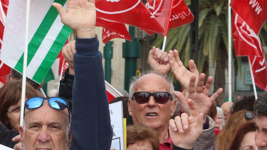 Jubilados durante las últimas protestas por una subida de las pensiones en Málaga.