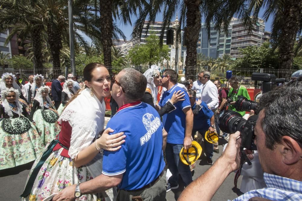 La mascletà de la pirotecnia Piromart no entrará en concurso al no llegar al tiempo mínimo exigido. Disparo correcto, sin alardes, en su debut en la Península