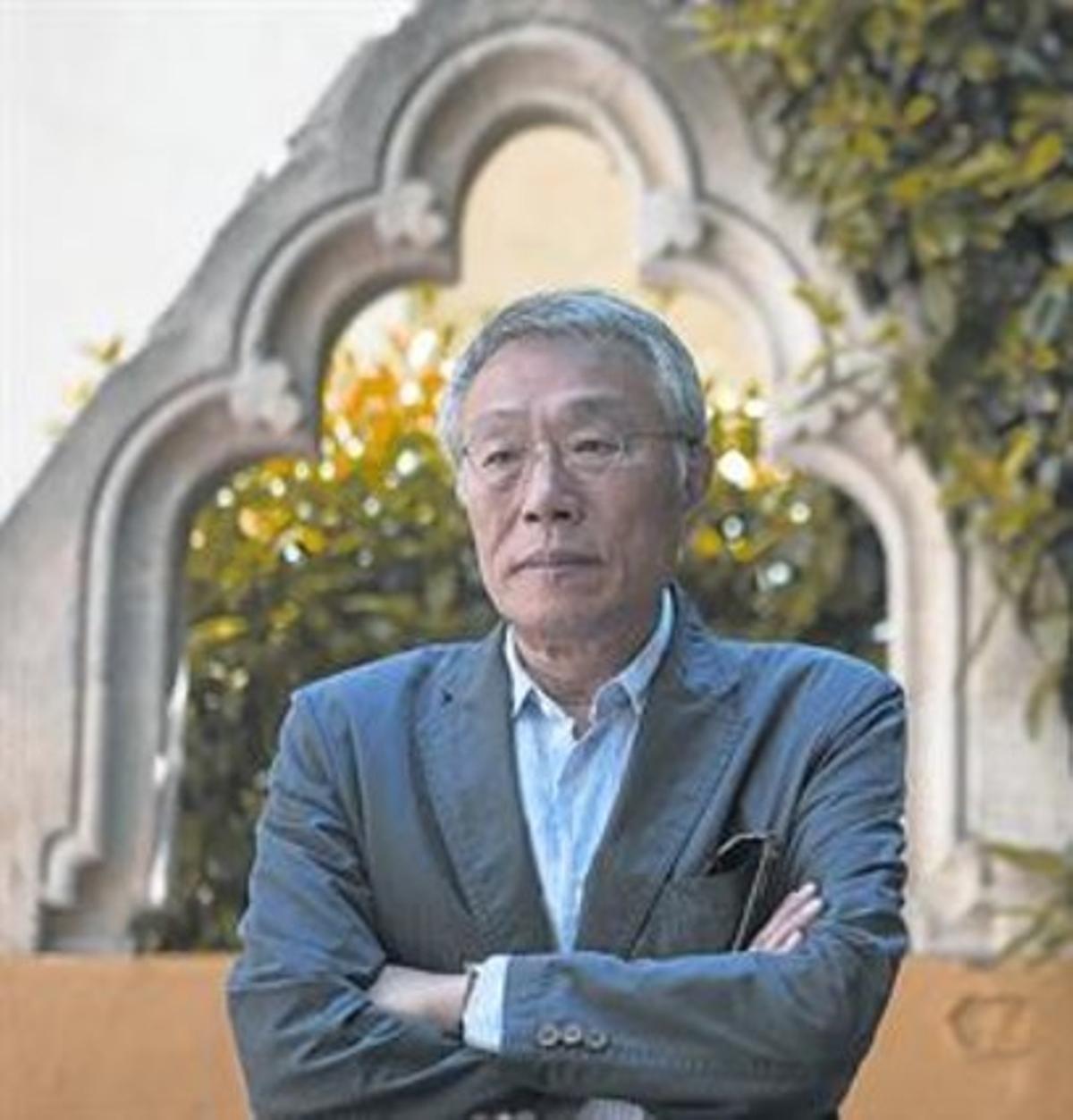 L’escriptor sud-coreà Hwang Sok-yong, dimecres a Barcelona. L’escriptor sud-coreà Hwang Sok-yong, dimecres a Barcelona.