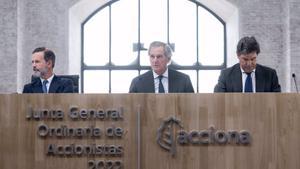 El vicepresidente de Acciona, Juan Ignacio Entrecanales; el presidente de Acciona, José Manuel Entrecanales, y el secretario general de Acciona, Jorge Vega-Penichet -