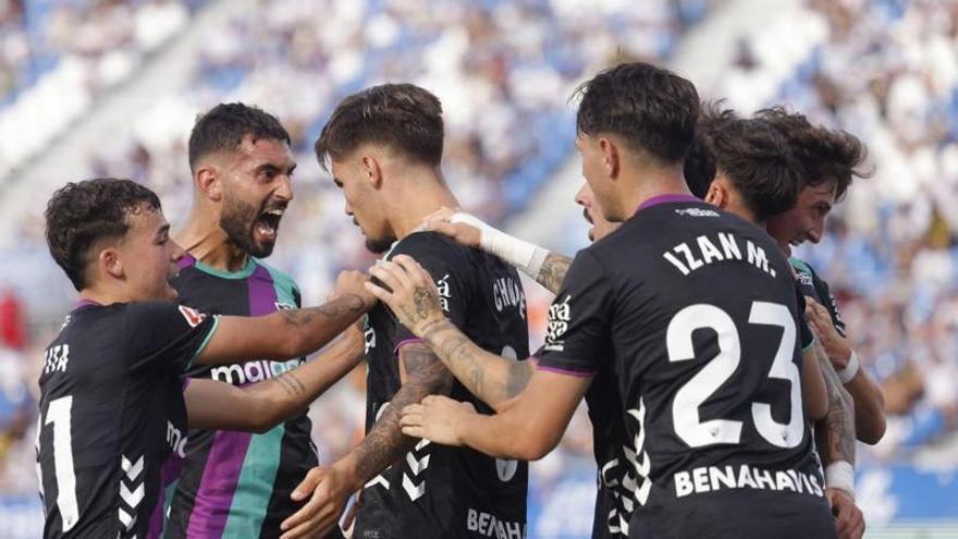 El Málaga CF certifica en Zaragoza el play off de ascenso a Primera (0-2)