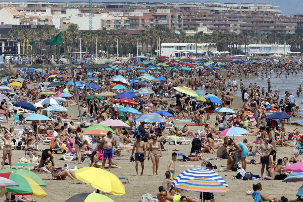 FOTOS: Playas de Valencia llenas en San Juan