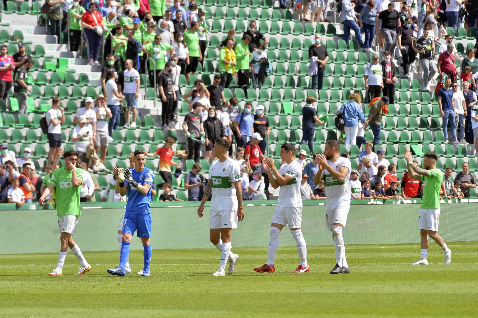 El Elche abraza la permanencia (3-0)