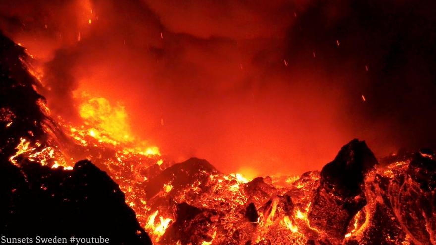 El volcán de La Palma está en fase efusiva, expulsa más lava y registra menos explosiones