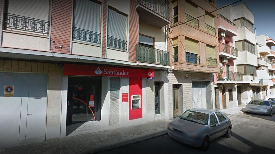 Atraca un banco en la Vilavella y logra huir con un botín de 8.000 €