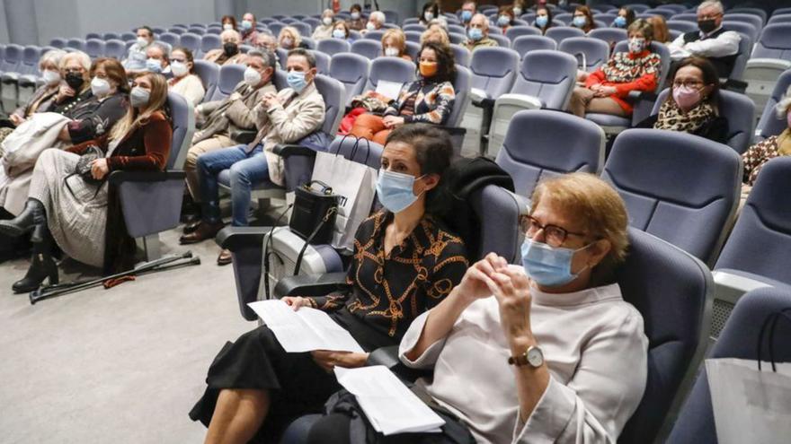 La asociación de lupus premia a la doctora Mozo