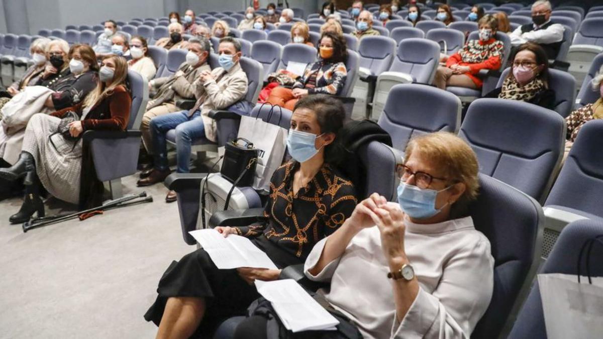 La asociación de lupus premia a la doctora Mozo  | MARCOS LEÓN