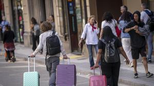 Turistas en el centro de Barcelona en una imagen reciente.