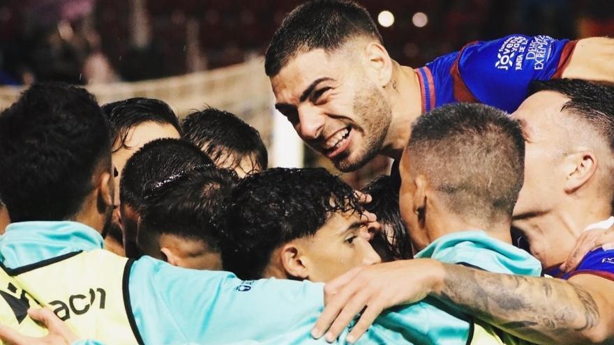 Jugadores del Extremadura celebrando un gol ante Las Palmas en Copa