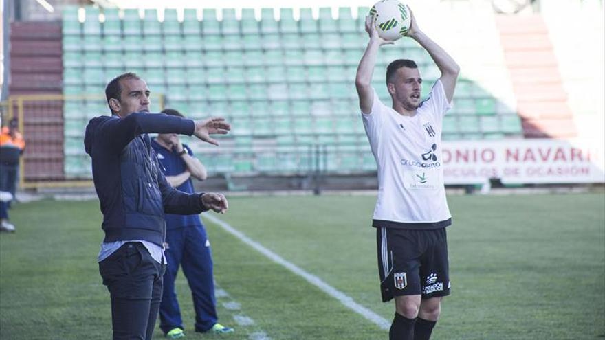 El Mérida ofrece la renovación a doce futbolistas y da la baja a otros seis