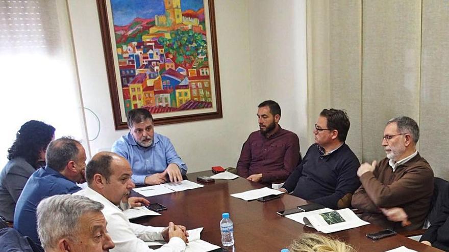 El encuentro de alcaldes en el Ayuntamiento de Villena.