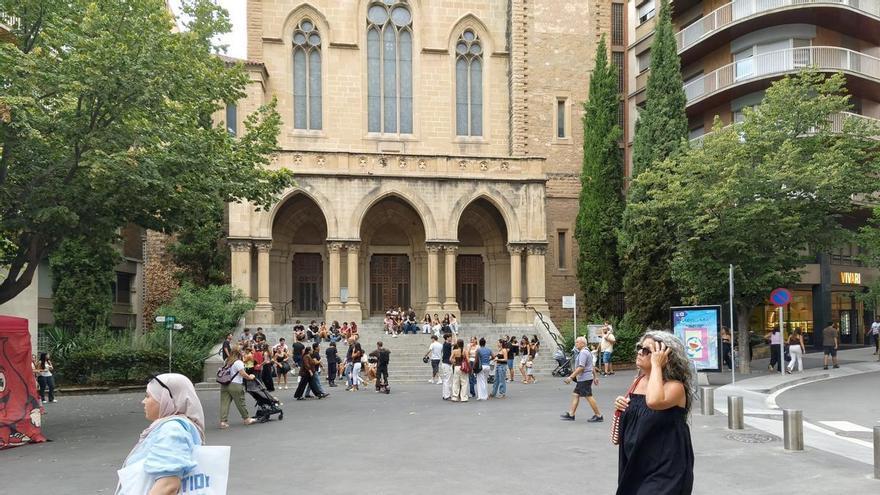 Les batalles per «farmejar aura» reuneixen una cinquantena de joves al centre de Manresa