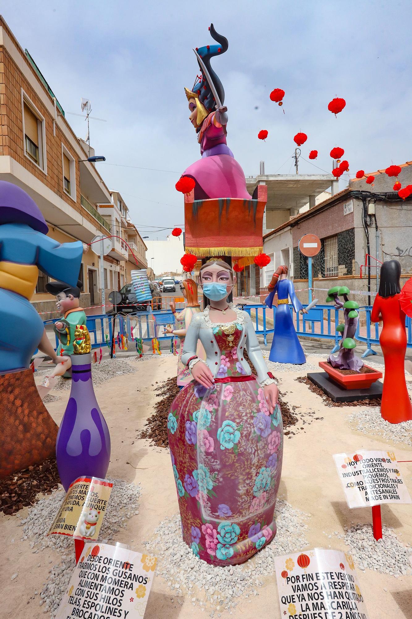 Hoguera del barrio de Los Molinos del Calvario en Torrevieja