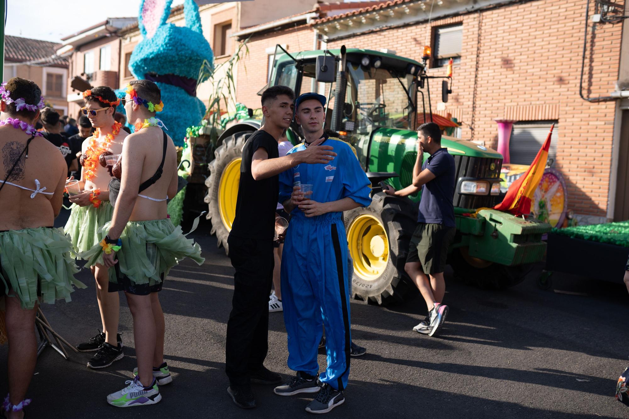 GALERIA | Coreses abre sus fiestas con las reinas y las carrozas