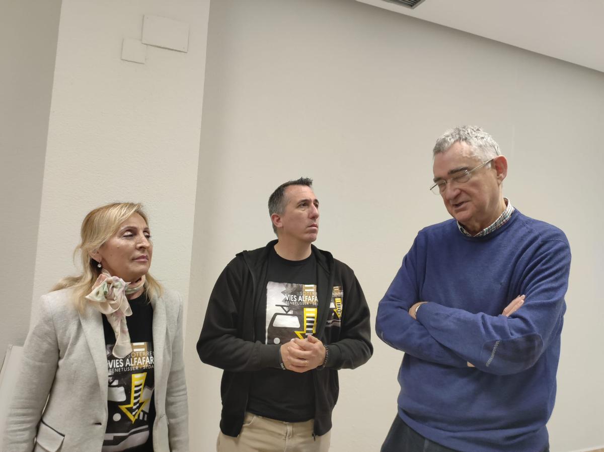 Encarna y Gustavo de la Plataforma con Alfonso Carbonell.