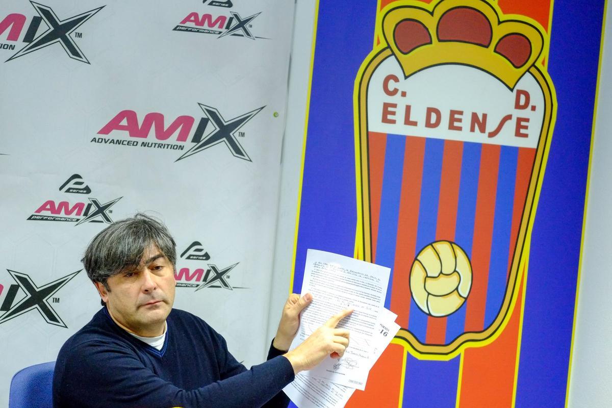 Nobile Capuani, en una rueda de prensa de la directiva del Eldense, en 2017.