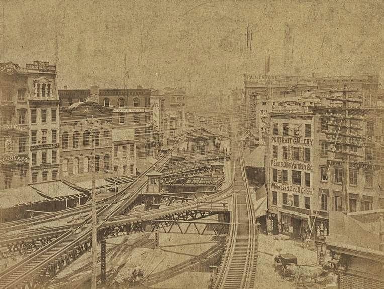 Víes de tren eleváu na Tercer Avenida de Nueva York en 1875-76.