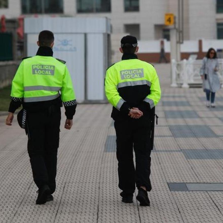 Policías en Salinas